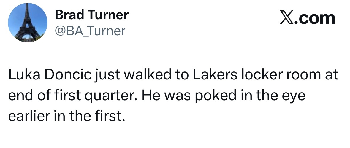 东契奇返回更衣室，刚刚眼睛被戳到。目前已经返回替补席。 