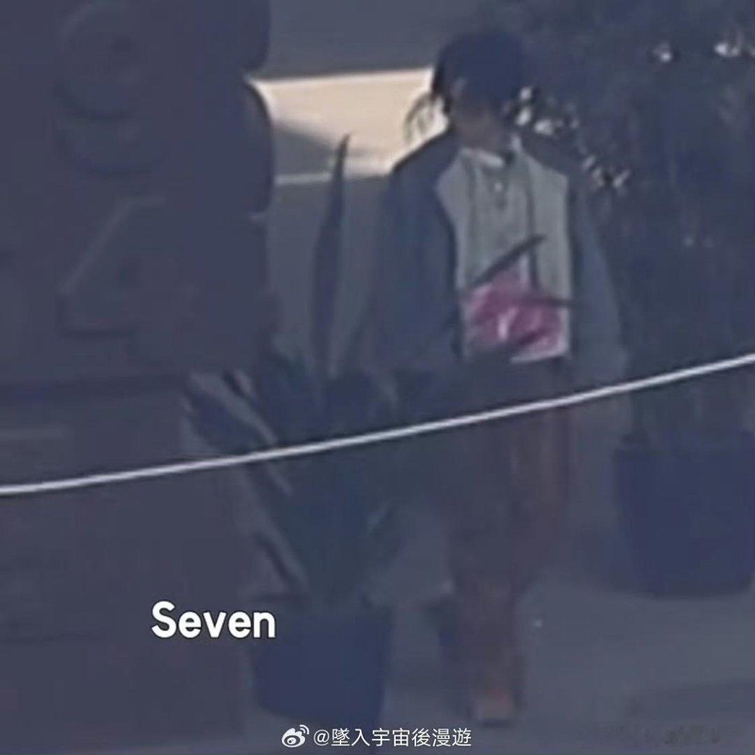 难怪小贺通宵找桃花币，原来是王子奇设了小考验，交了入场费只能硬找，最后总算在胶带