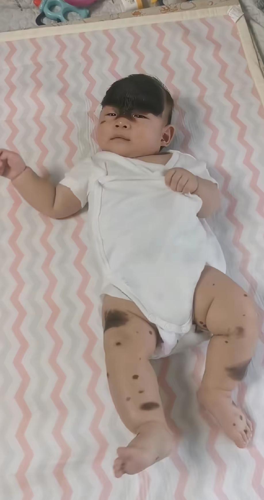 一女子哭泣，为了省钱，竟然整个孕期都没产检，孩子一出来，全家崩溃了。
有网友见了