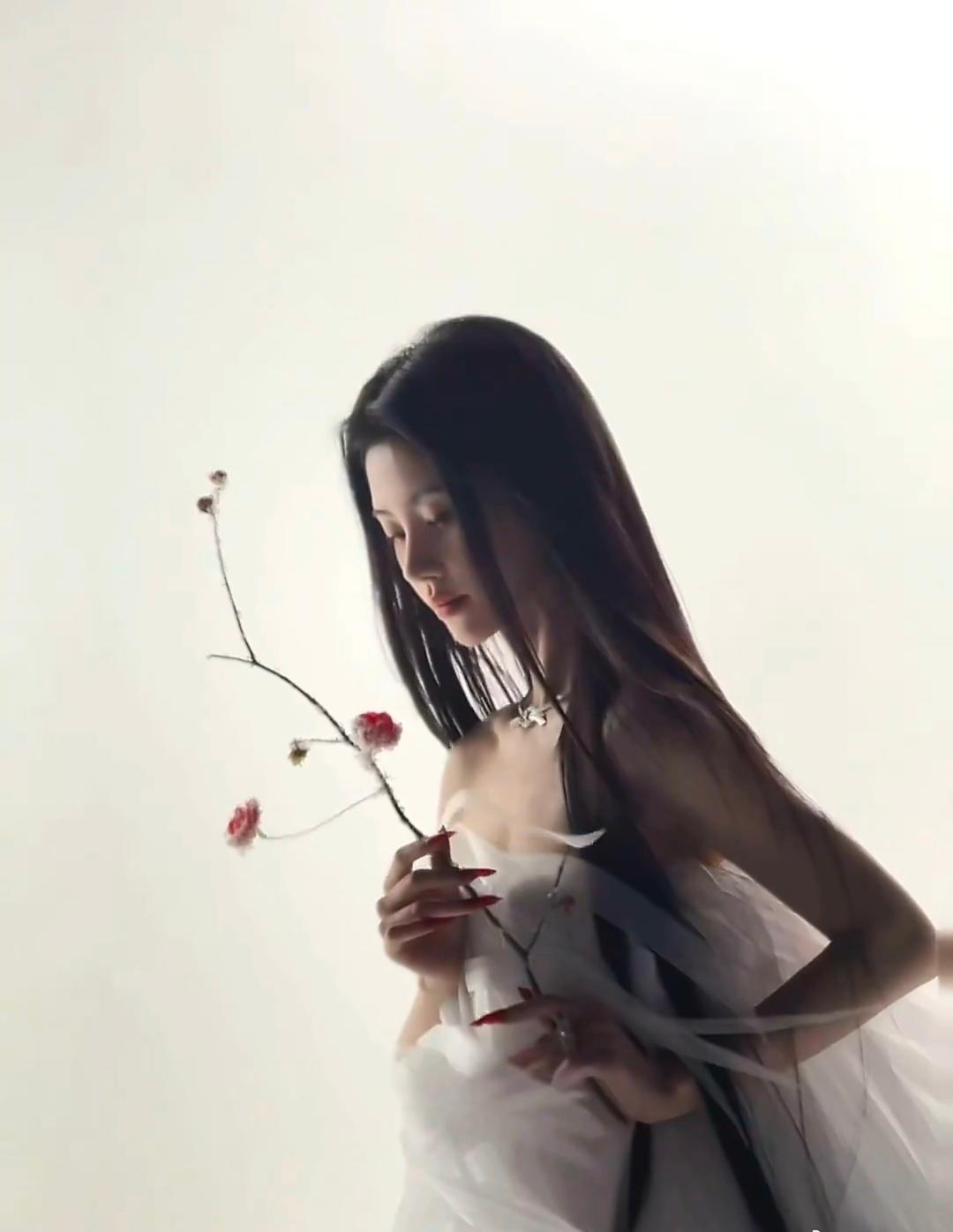 鞠婧祎鞠婧祎月鳞绮纪 jjy鞠婧祎苏绿夏 jjy鞠婧祎彝族服饰造型 jjy

美