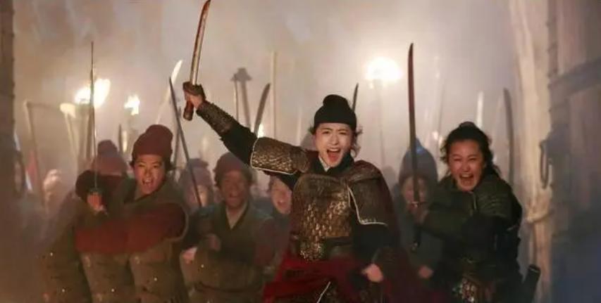 1561年，戚继光在外偷偷纳了小妾，并生了5个儿子，妻子王氏得知后，抄起一把长刀