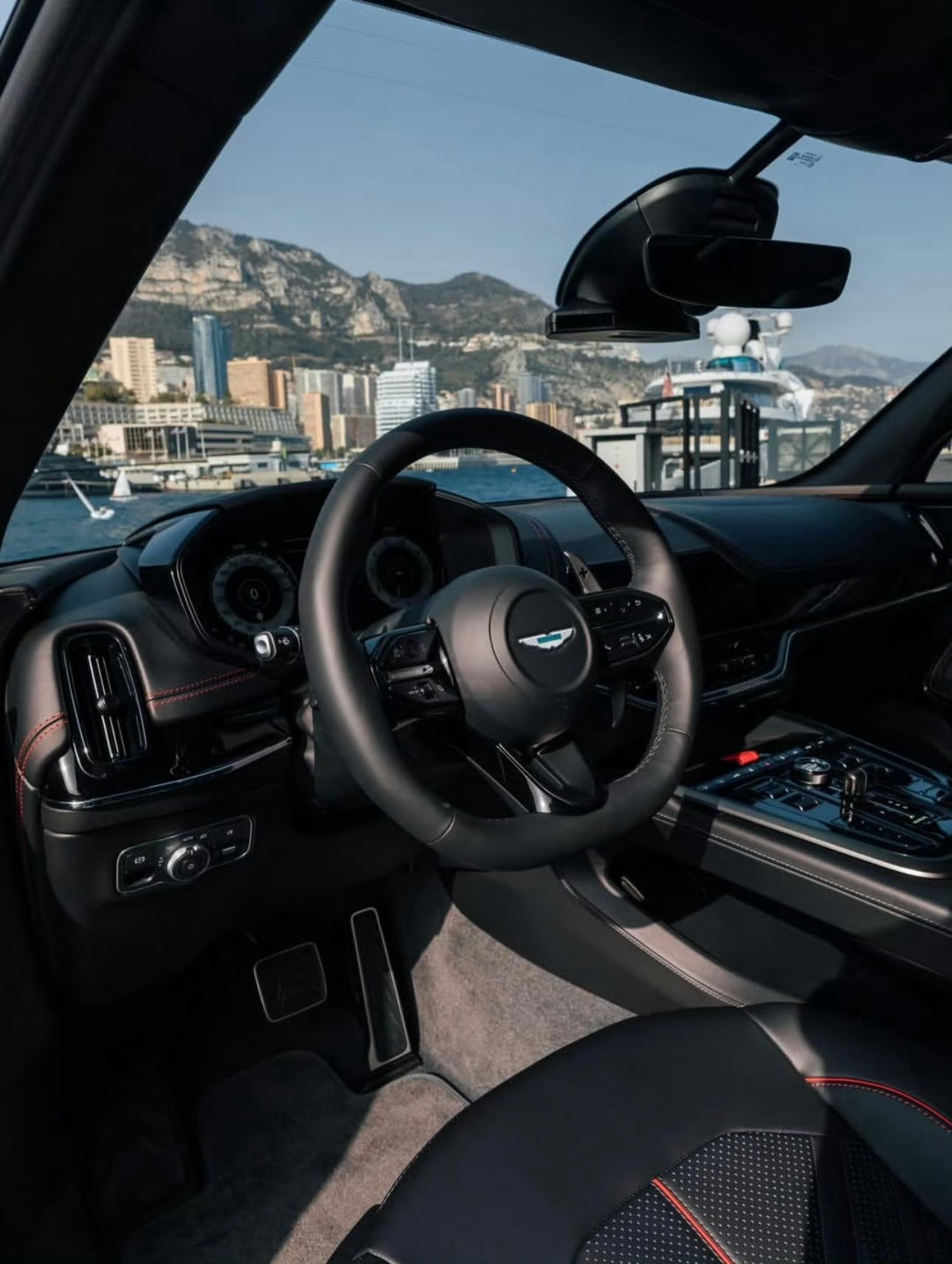 阿斯顿·马丁 DBX S