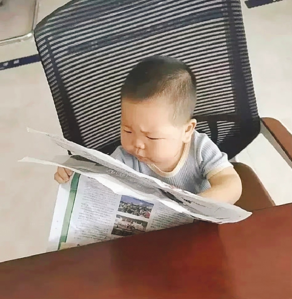 看了这个照片，感觉官员是天生的。