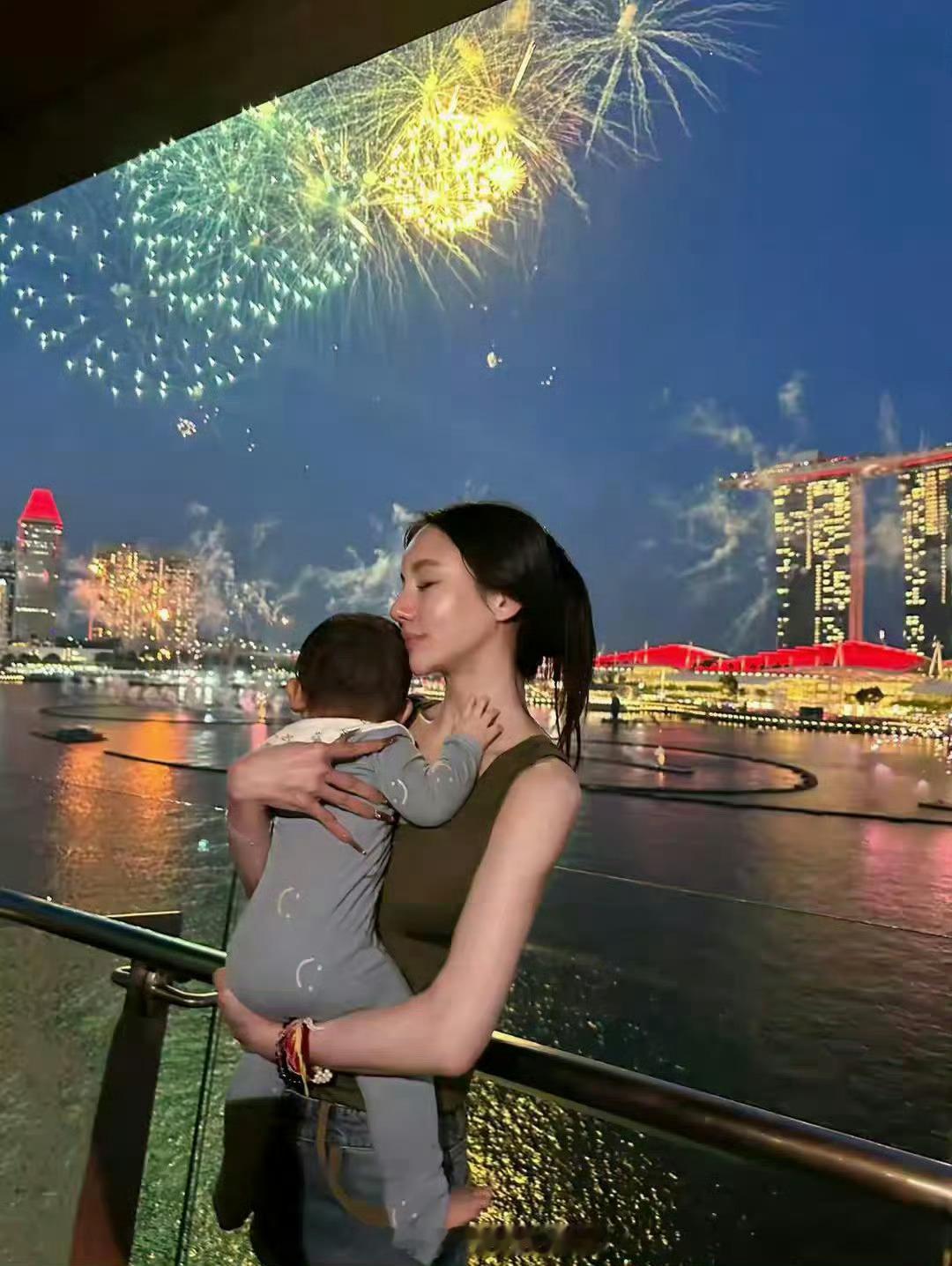 何猷君前女友晒娃分开十年，因为一个还只能抱在怀里的娃娃去恶意揣测两个人的关系。。