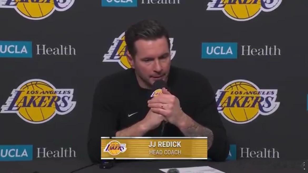 雷迪克：“最后时刻我们打2换1，给八村塁创造了机会，那几乎是个我们能创造的最好出