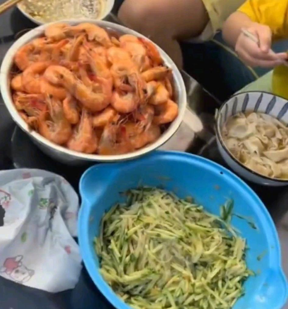 河北邢台的一位徐女士在社交平台上分享了自己的“减肥烦恼”。她跟妈妈提了一嘴说想减