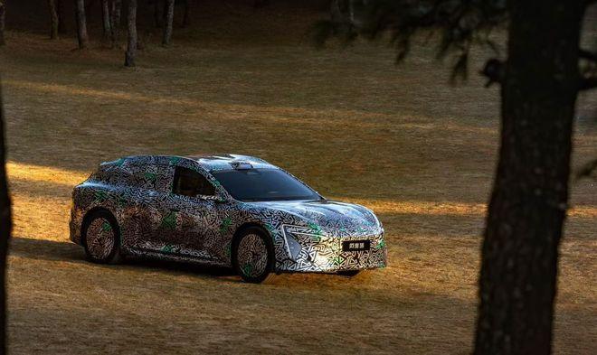 阿维塔在设计上一直在走自己的路，没有「借鉴成功经验」反倒是让它成了一股清流。
「