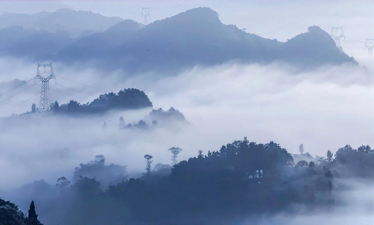 向外寻找的是风景，向内抵达的是灵魂。遇己、愈己、育己，是给生命最好的礼物。开始爱