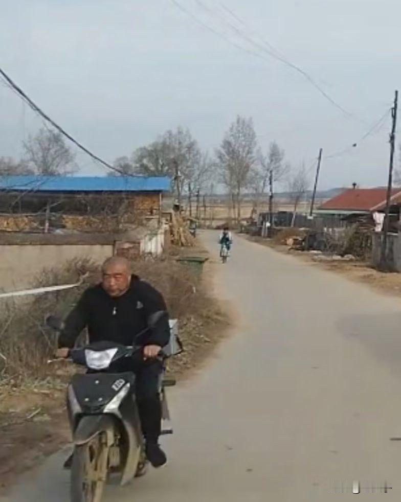 原创随手拍之（2719）
吉林省东丰县大阳镇长胜村孙家街屯。
他是吉林省东丰县大