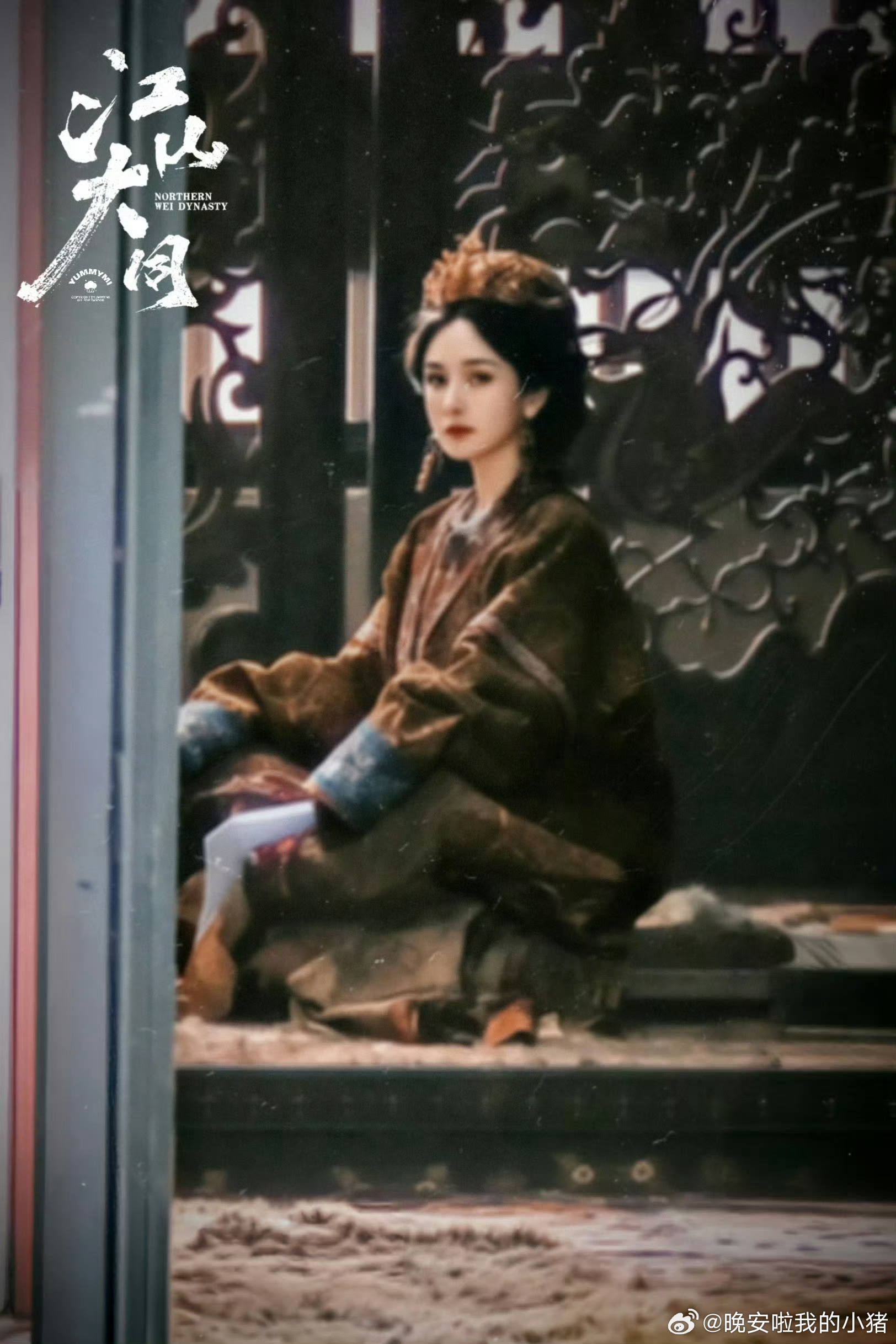 杨幂赵丽颖太后妆造，谁驾驭住了？ 