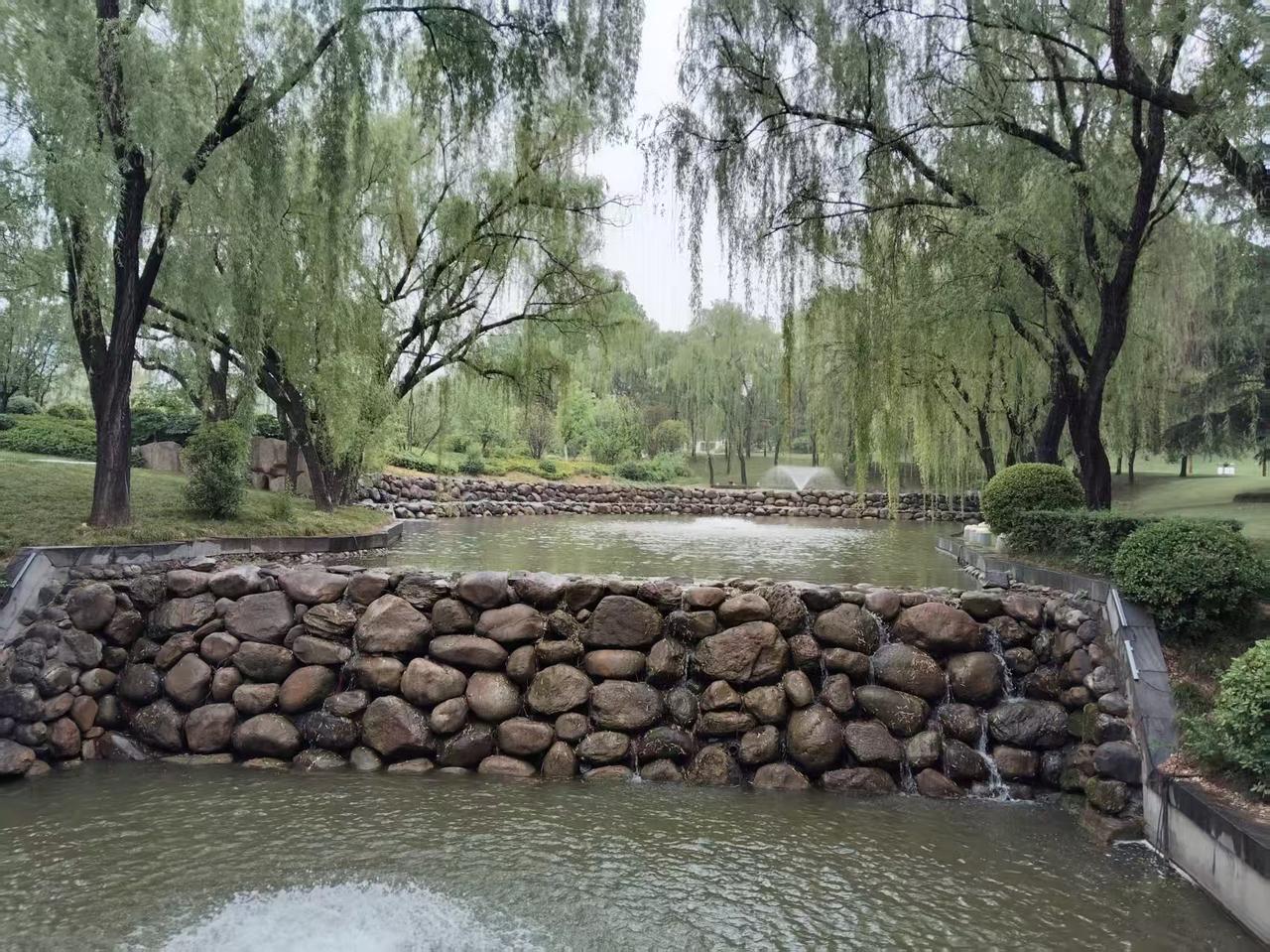 私盐贩子:      怎么我成了 造反头子出身最多的职业啦？

 裘甫:    