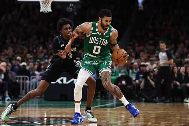 所以我就一直无法理解，为什么塔图姆非要这么快复出，ACL后伤了不到10个月就复出