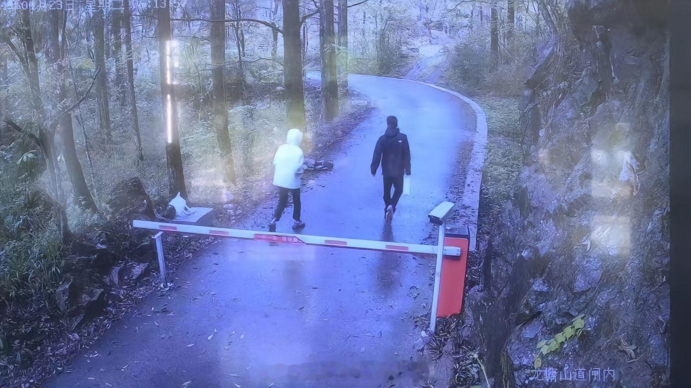 4月23日，桂林的朱先生在网上发文求助：自己的妻子和异性朋友去杭州清凉峰爬山迷路