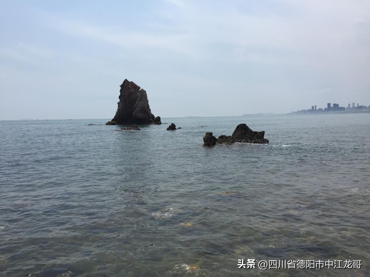 山东省青岛市崂山区-石老人，青岛石老人是中国基岩海岸典型的海蚀柱景观，具有丰富的