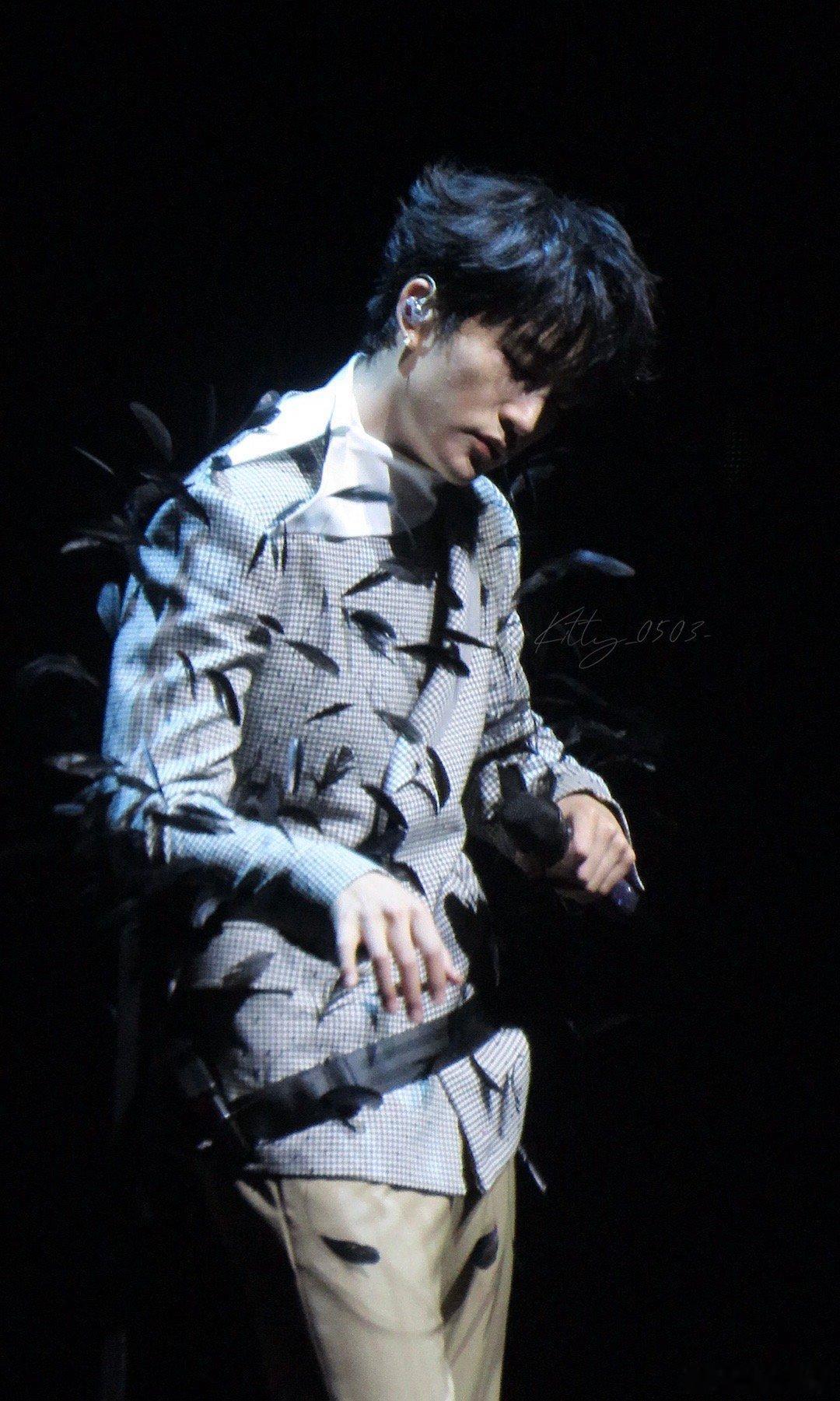 谁懂啊！他的声音自带安心buff，外界再喧嚣，一听他唱就瞬间平静～ 感恩与包容全