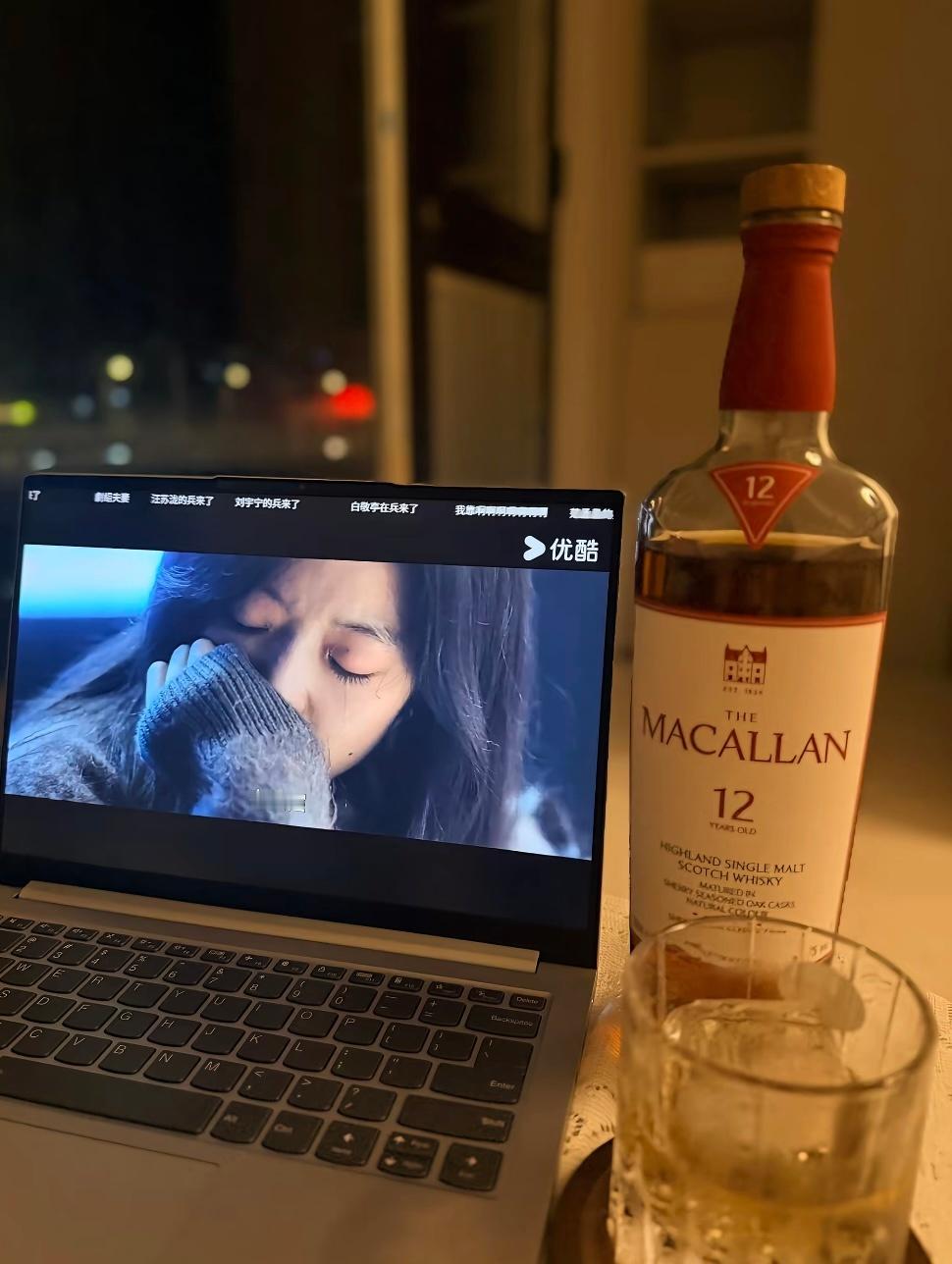 “这个世界上处处都是新鲜感和虚伪 我却贪心的想要偏爱和真诚” ​​​