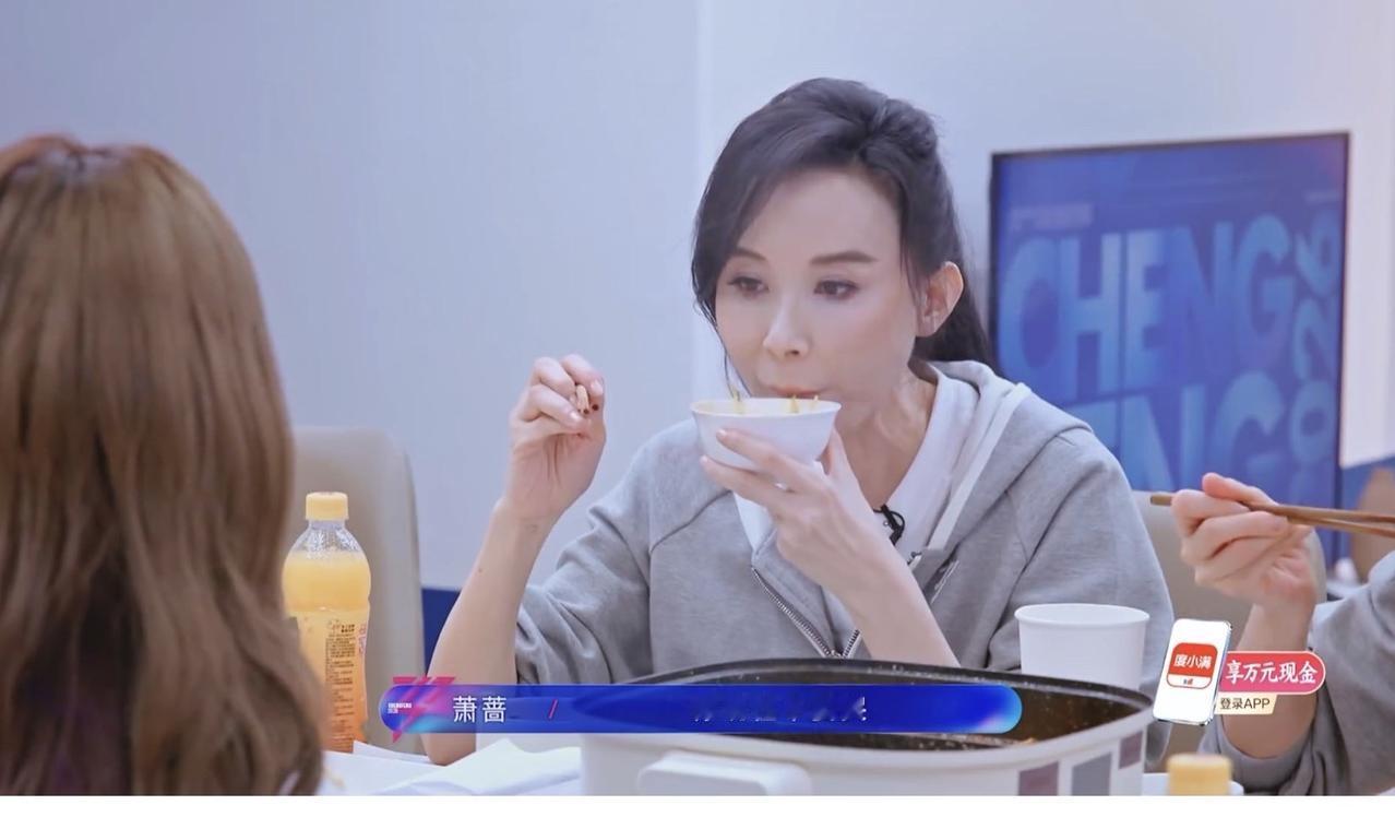 萧蔷对安琦那段话真的是女王发言啊！

安琦面对淘汰，担心的想哭。

而萧蔷是怎么