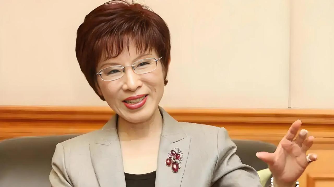 8月15日，针对国民党主席人选，洪秀柱受访时直言，