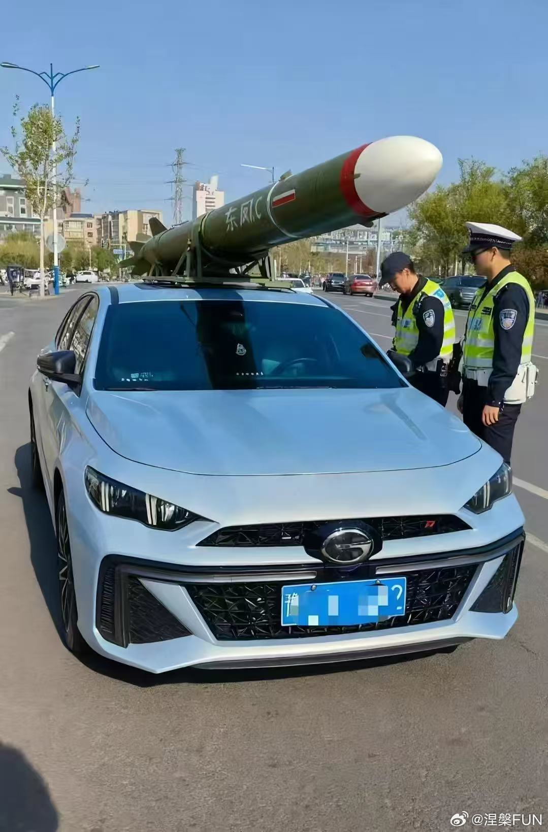 这位车主立功心切啊！[允悲] ​​​