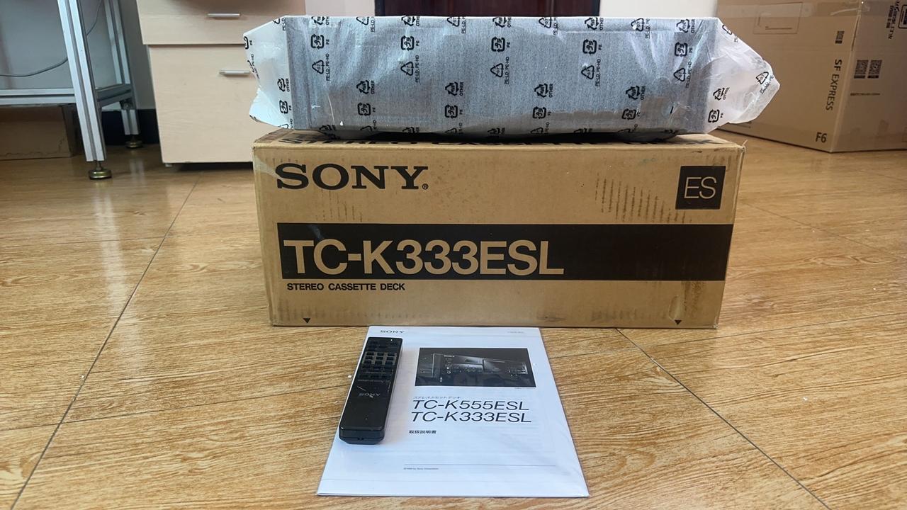 录音甲板外观绮丽！
RM-J703无线遥控器【带遥控器】。成色非常 非常 非常漂