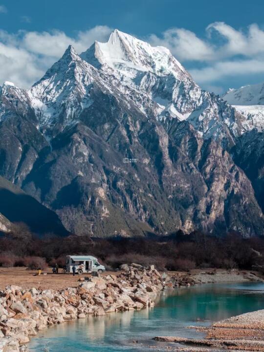 在西藏住进绝美山湖景色房