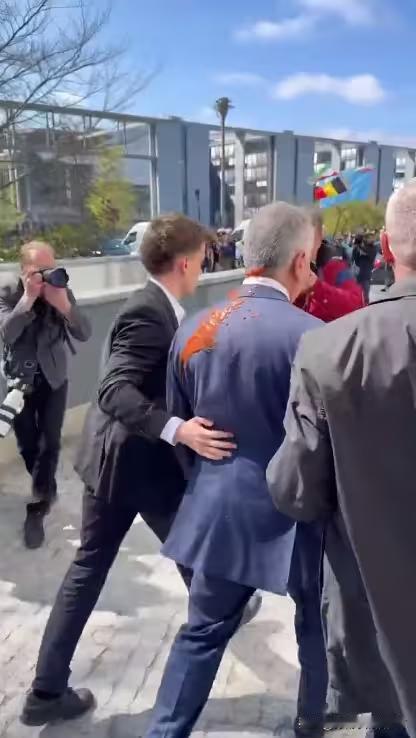 [呲牙] 什么是“还乡团”，这就是——礼萨·巴列维2026年4月23日在柏林进行