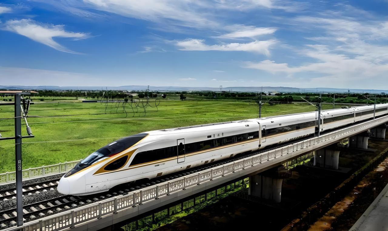 你问我答 未来十年高铁发展值得期待。从2024年来看，全国新增高铁里程约2300