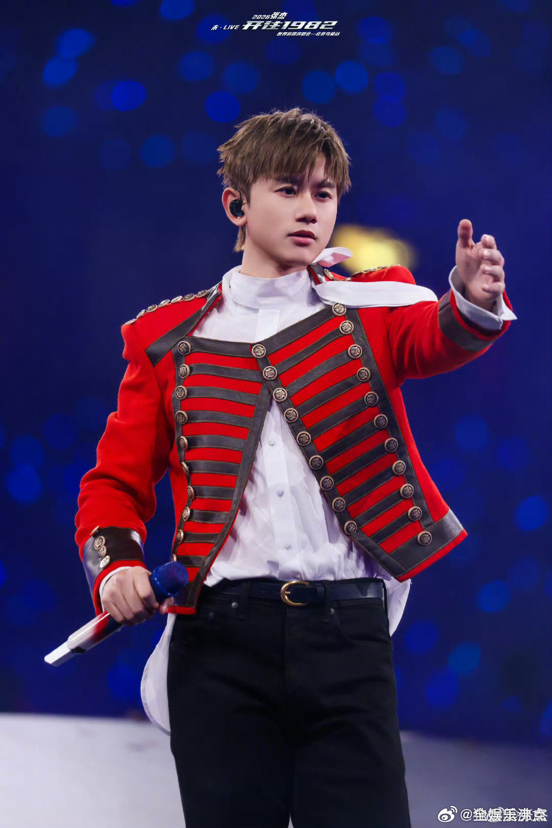 张杰张杰鸟巢演唱会探班直播张杰鸟巢探班直播锁定张杰鸟巢探班直播，看杰哥认真彩排模