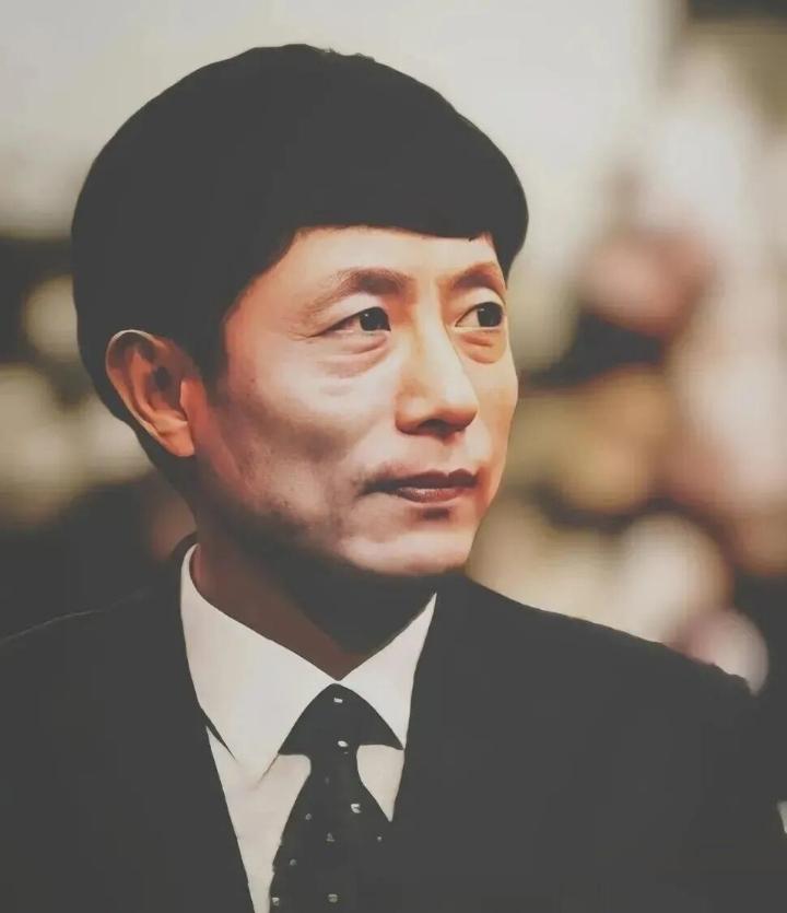 说起艾跃进教授，想必很多人都看过他的演讲视频，每每重温，都让人满心动容，他就是那