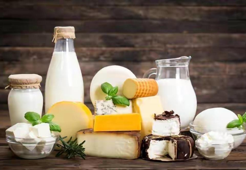 藏在身边的“补钙猛将”，建议小孩：一周吃3次，补足才能长得高。1.牛奶和酸奶这是