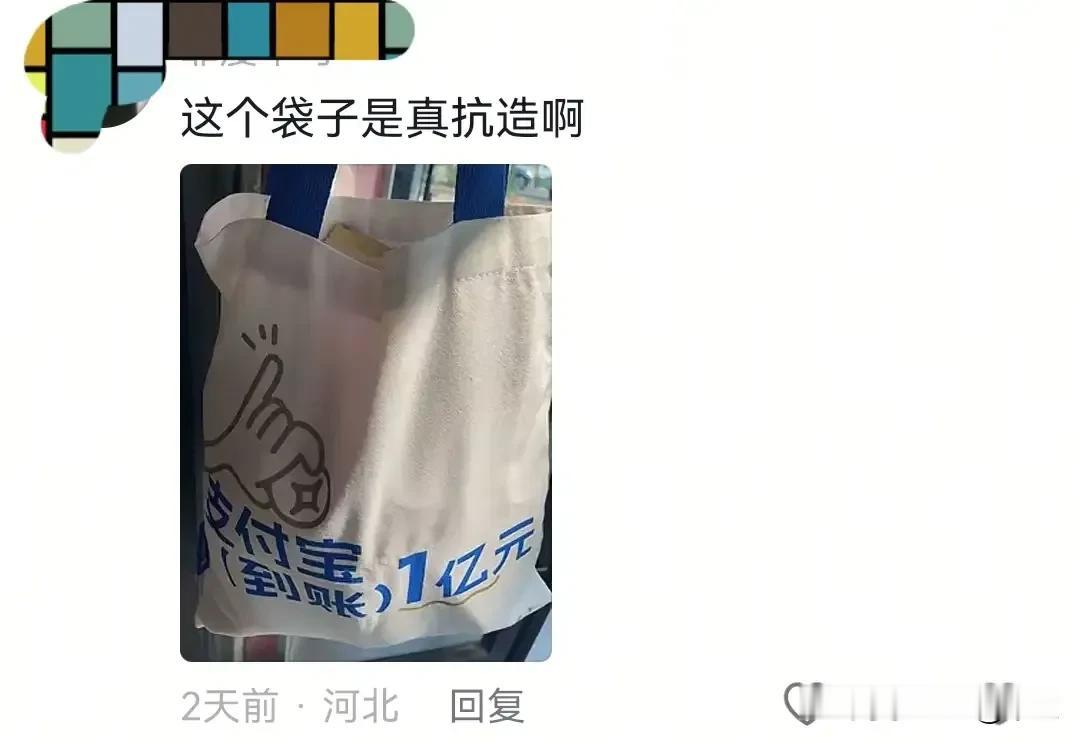 中年以后，谁出门还背包啊？
我现在出门都背包了，基本一个帆布袋就上班。以前出门，
