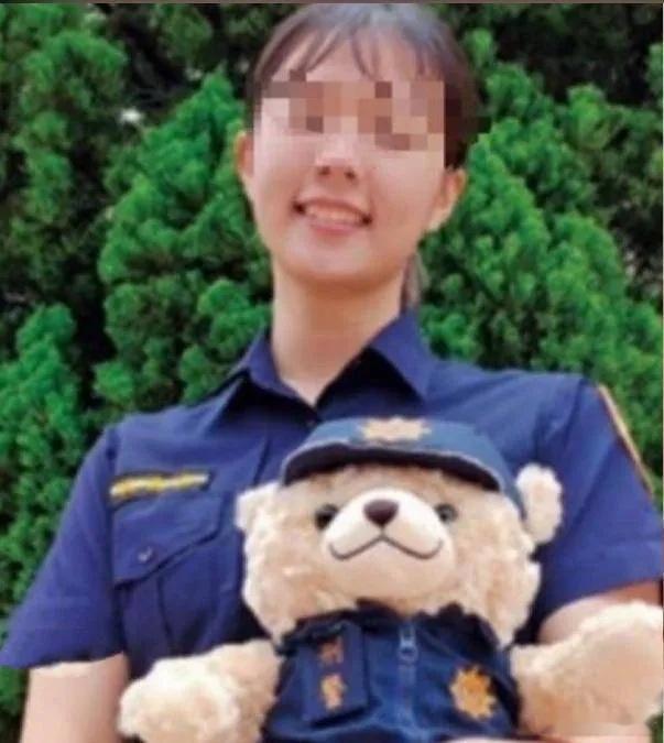 台湾女警兼职性交易真相这两天出了件尴尬事。台湾省新竹竹北分局一位女警，在成人按摩