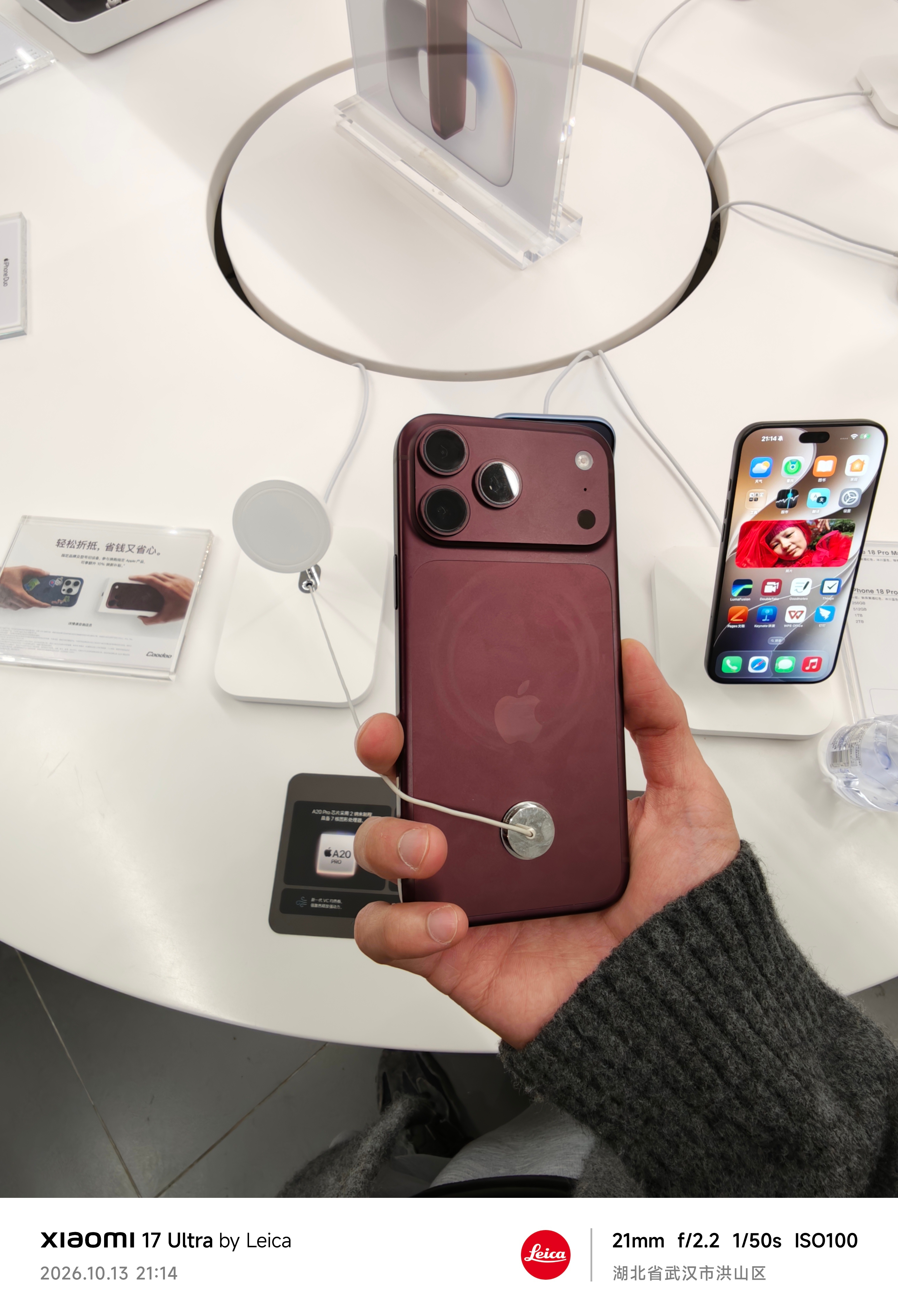 今年iPhone18 Pro系列，我最喜欢的还是蓝色，一是因为酒红和黑色的深色后