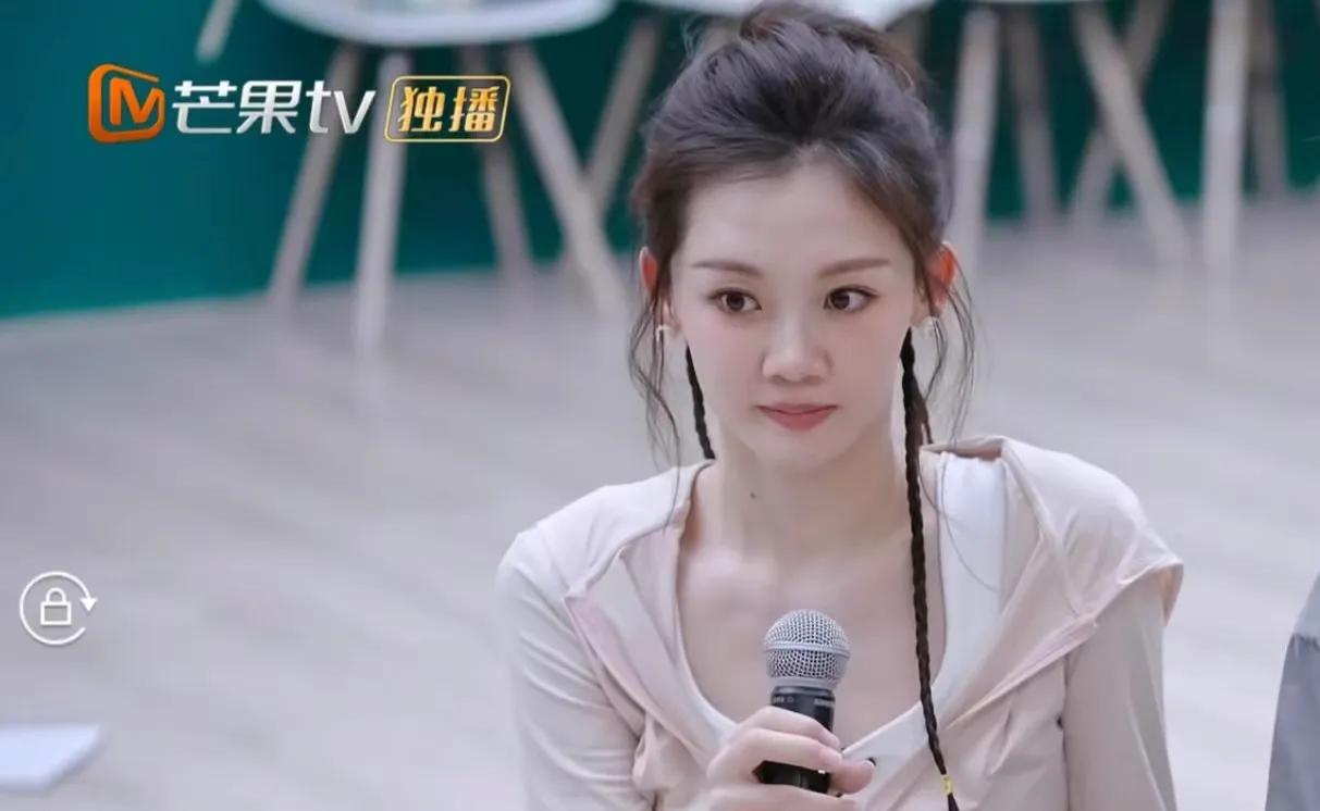 苗苗真的太漂亮了！这条件，之前半退圈真的可惜，结婚生子对女明星的事业确实是一道坎