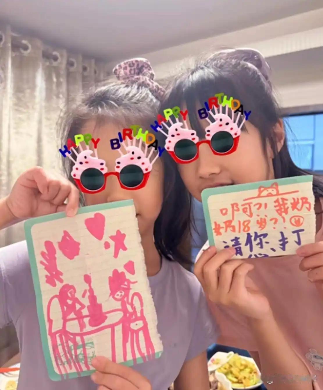 陈赫俩女儿放暑假回老家，安安姐妹为奶奶庆生，深得爷爷奶奶宠爱 