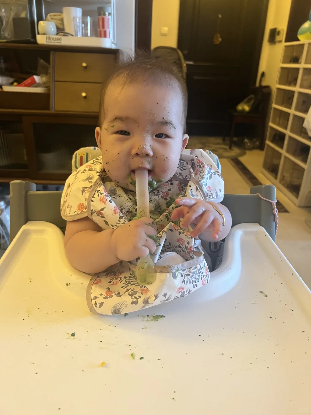 宝宝自主进食的“烂摊子”，你能忍吗？