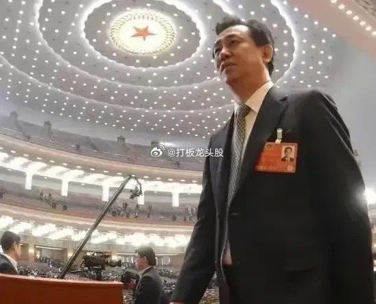 听说浦发行行长辞职不干了，我赶紧把钱取出来存工商行了，听说盛京银行也有雷，赶紧又