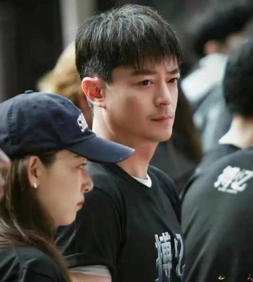 霍建华新剧开机，他是真的年轻啊，一点不像四十多岁的人。 ​​​