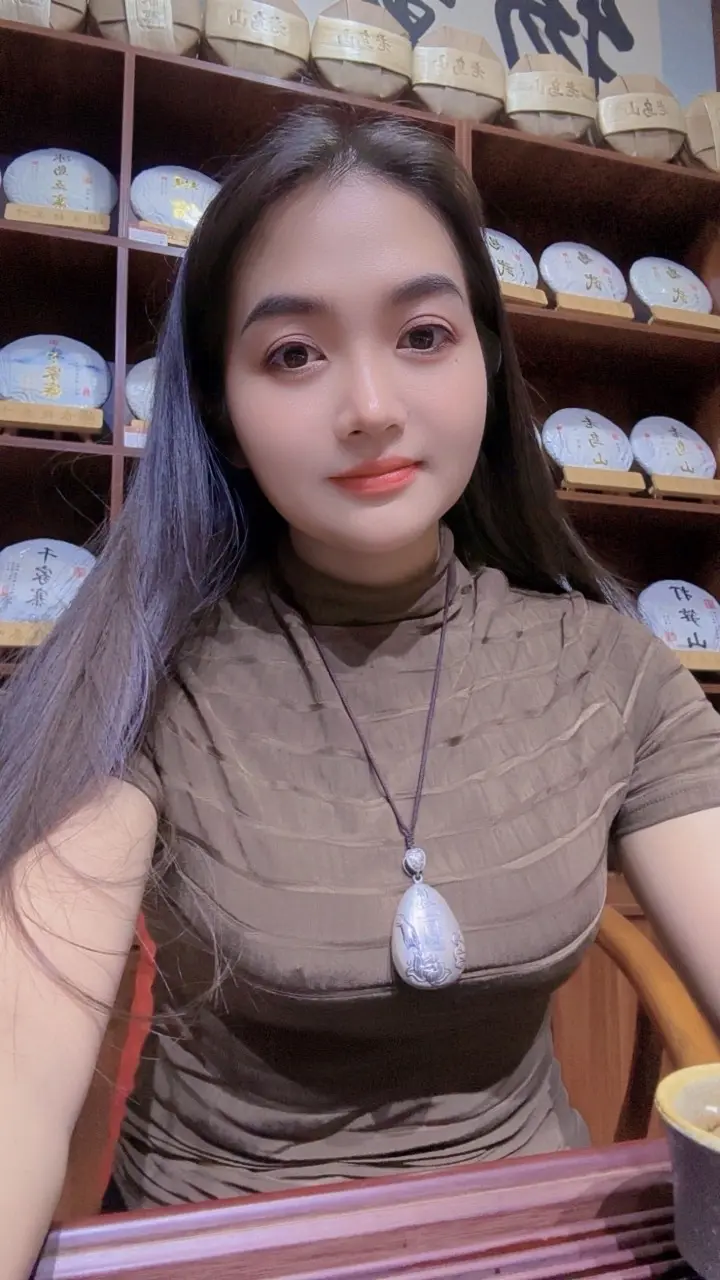 人啊，这世界在自己的哭声中走来，却又在别人的哭声中离开。人生一世，草木...