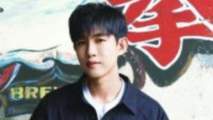 你知道吗？毕业于中央戏剧学院、曾和孙千是同班同学的演员许鹏，自曝拍戏八年刚当上男