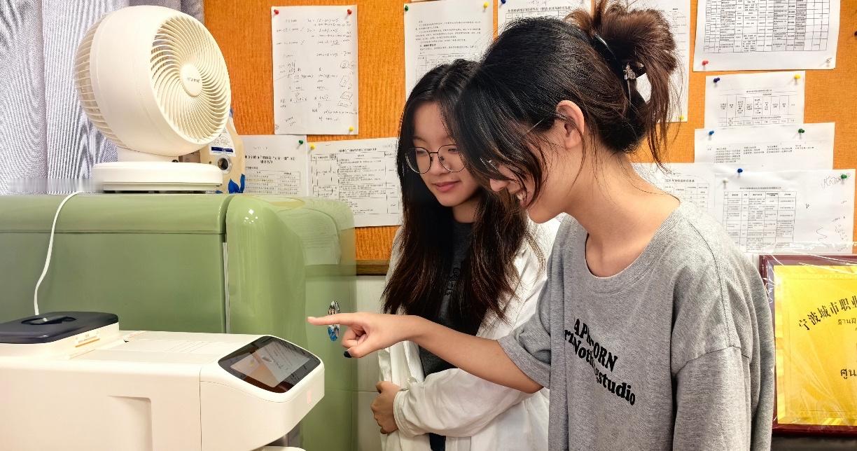 宁波大学生靠AI把咖啡机卖出海 宁波城市职业技术学院的大学生团队，借助AI助力本