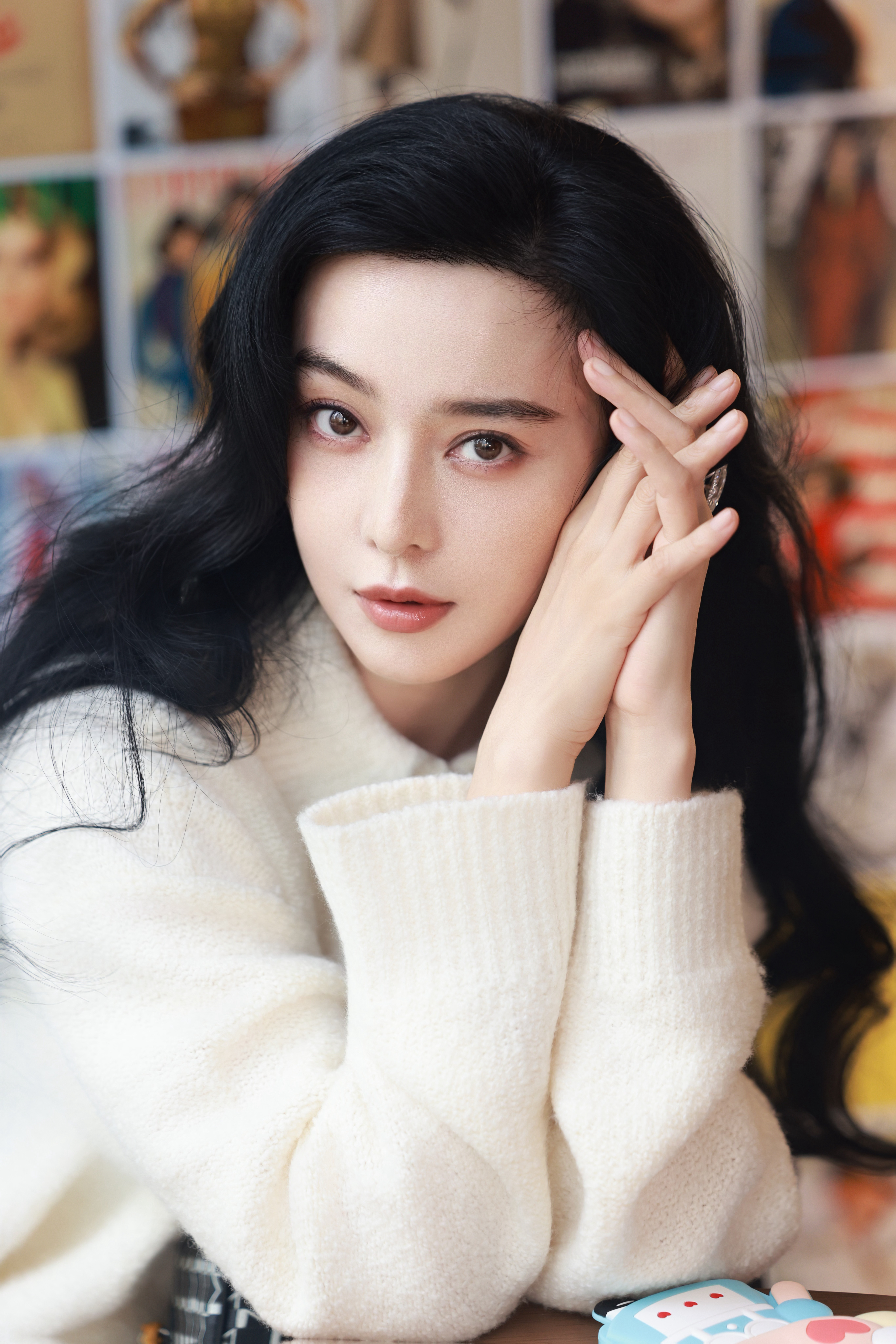 收到好朋友邀约，在满墙时尚杂志构筑的艺术空间里，于一杯咖啡的间隙，慢品点心，静赏