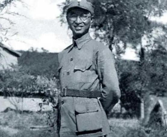 1955年，陈赓参加完授衔仪式回家。儿子赶忙问，爸爸你这么厉害，被授予什么将。陈