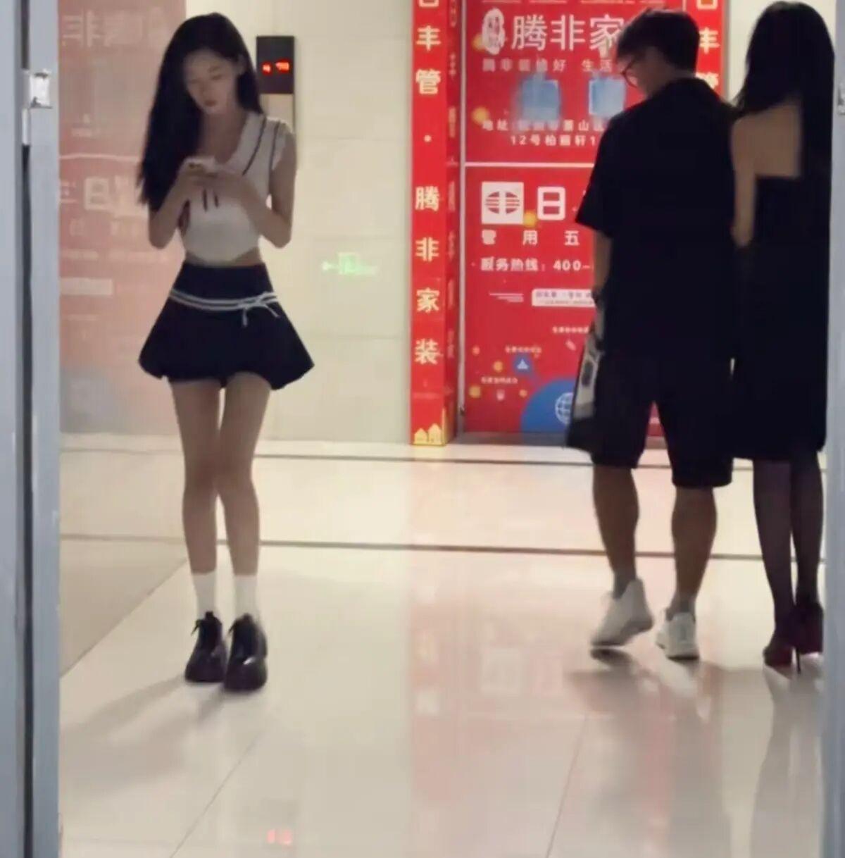 野花哪有家花好啊，这小子[捂脸]