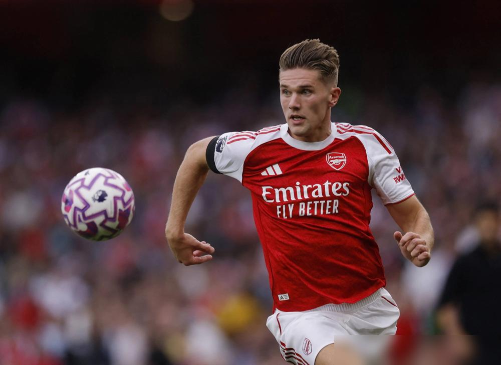 6300万英镑买个“水货”？瑞典名宿追着骂，阿森纳球迷都快绝望了。结果阿尔特塔8