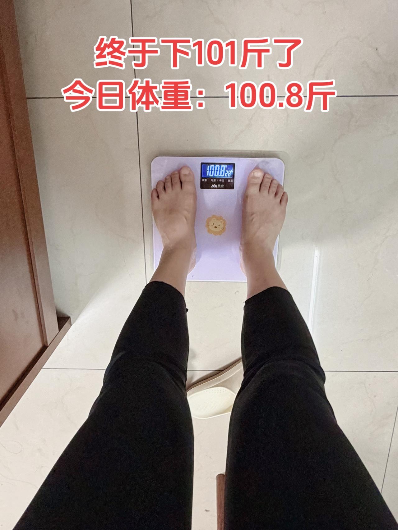 自律减脂健康餐，目标95斤，加油
今日减脂午餐：牛奶燕麦鸡蛋
自律减脂健康餐 体