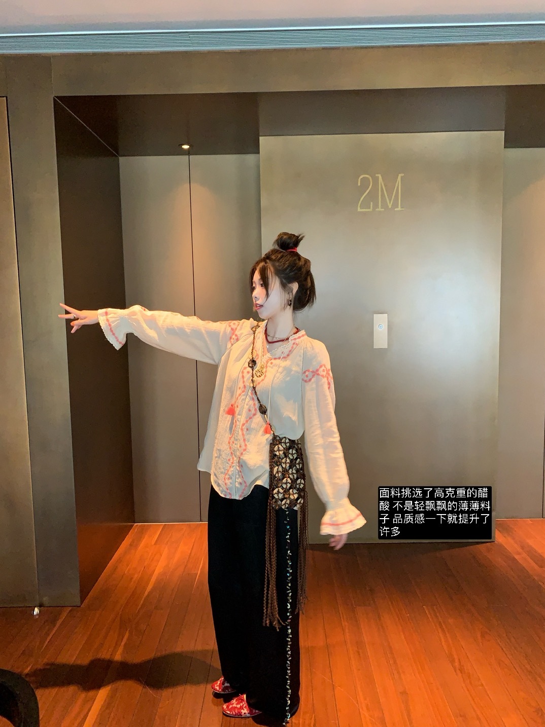 早呀 彩石流苏好有夏天的味道🪸醋酸滑滑裤好舒服好有质感 藕粉色很特别 市面上都