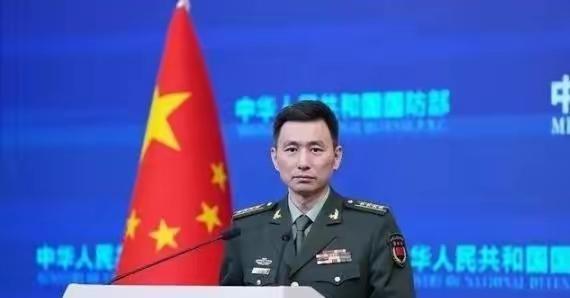 8月5日中国这句警告直接把博弈拉回冷战式清晰逻辑：谁敢打我本土，我就打谁老家。翻