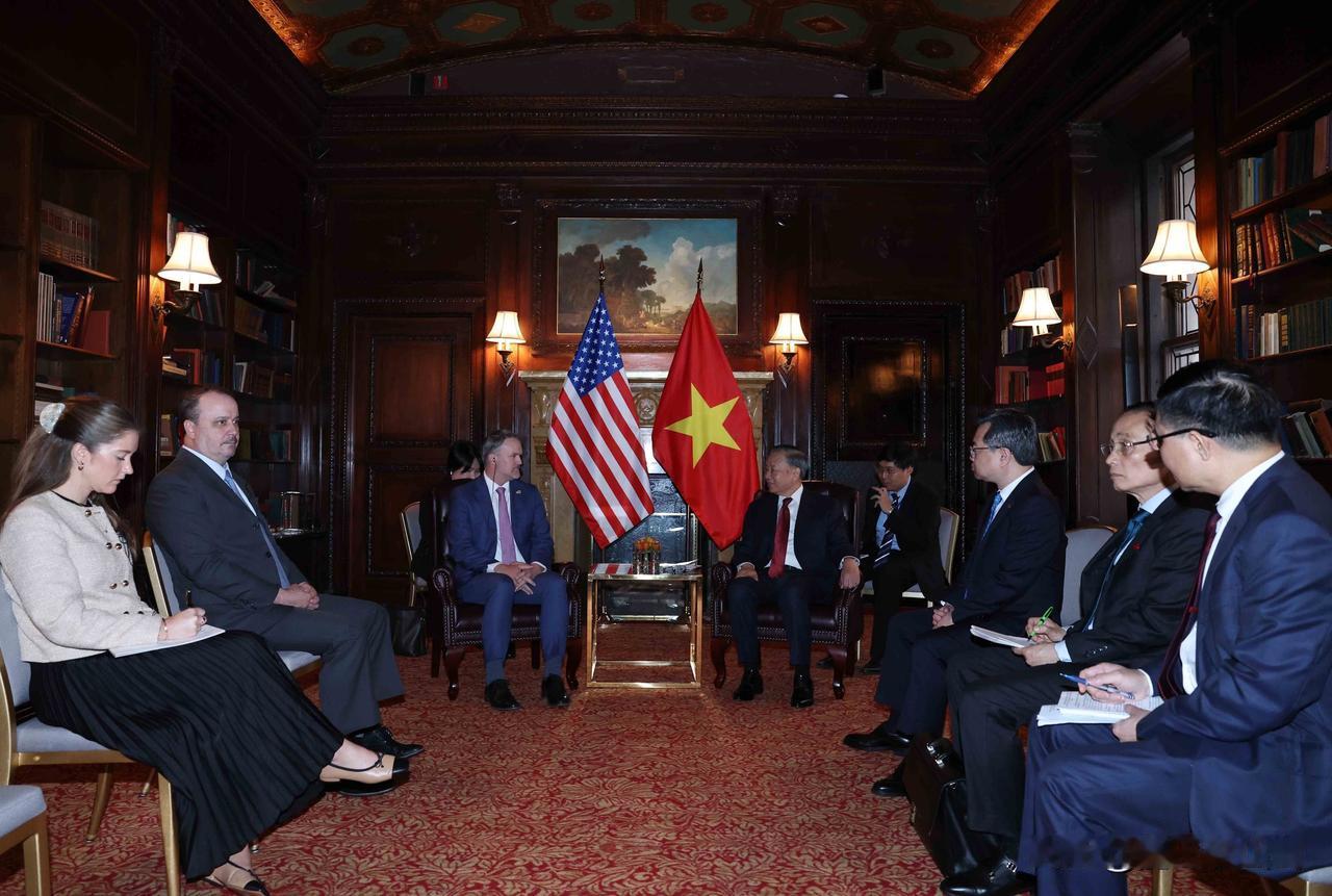 美国贸易代表与越南国家主席平起平坐。苏林抵达纽约出席联合国大会，期间会见了美国贸
