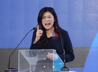 郑丽文太嚣张了！据外媒报道，国民党主席郑丽文于17日接受专访时表示，台湾即使不宣